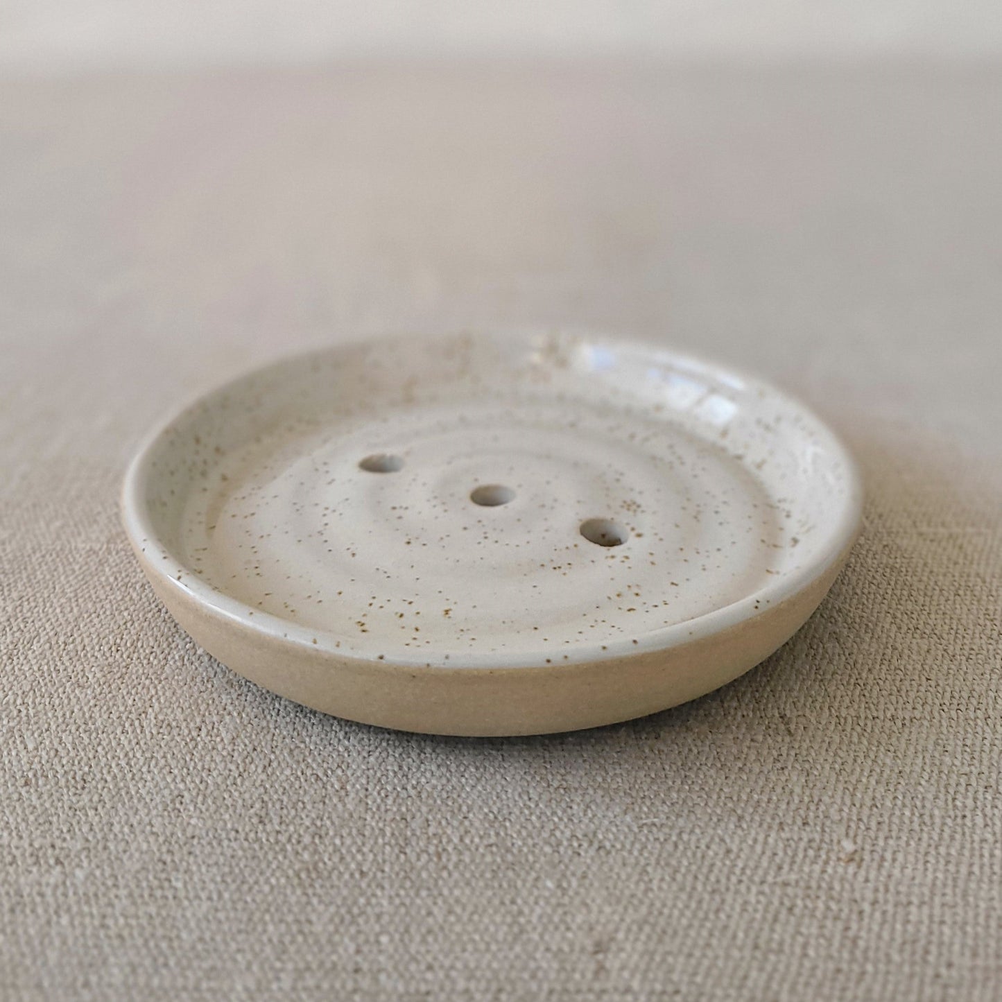 Pepper White Classic Soap Dish