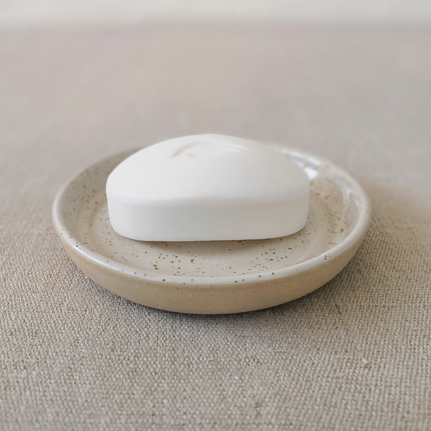 Pepper White Classic Soap Dish