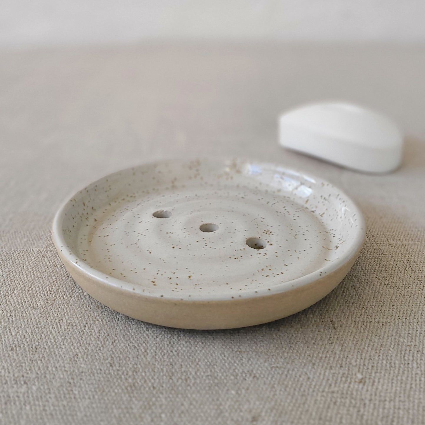 Pepper White Classic Soap Dish