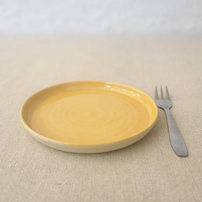 Egg Yolk Classic Cake Plate