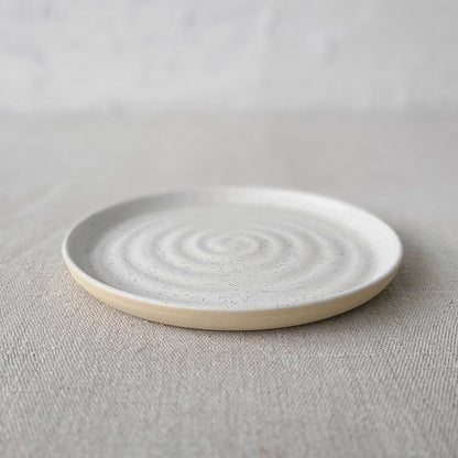 Pepper White Classic Cake Plate