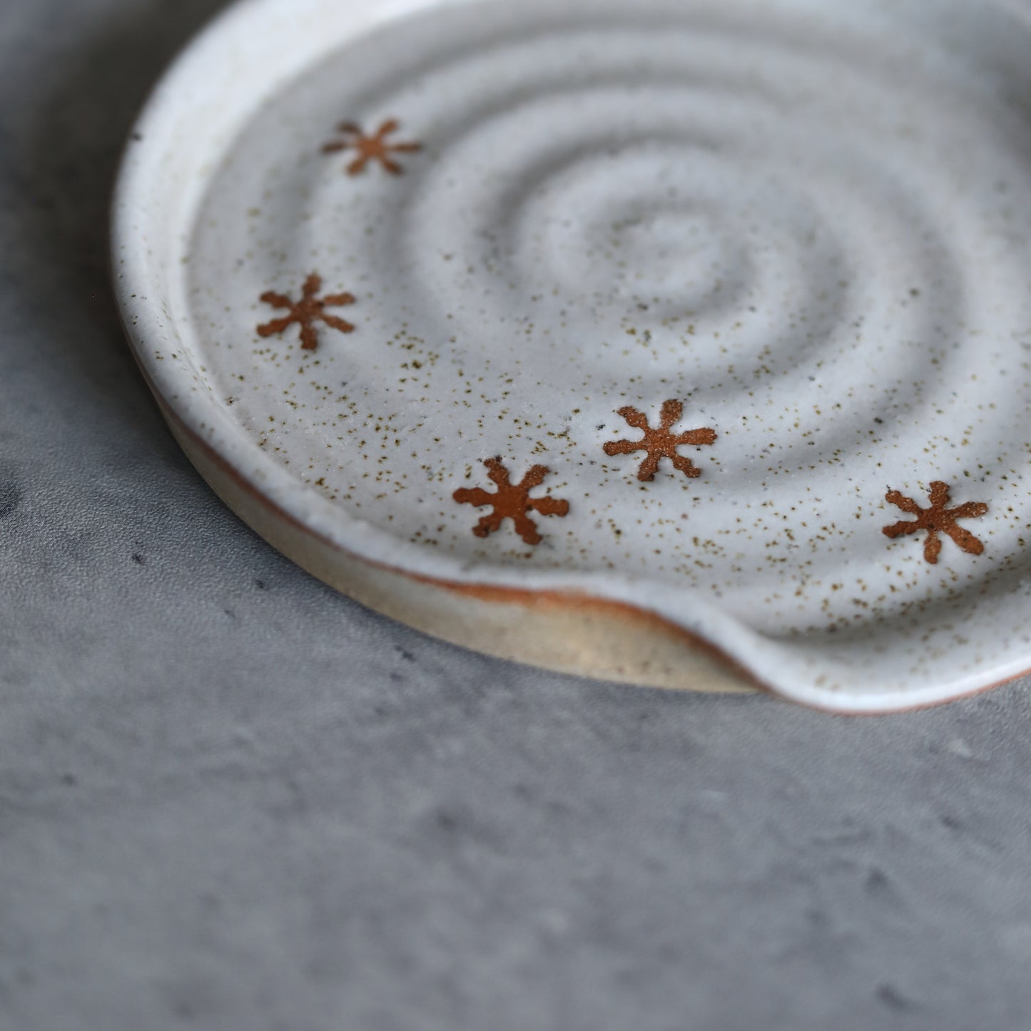 Pepper White Rustic Snowflake Spoon Rest