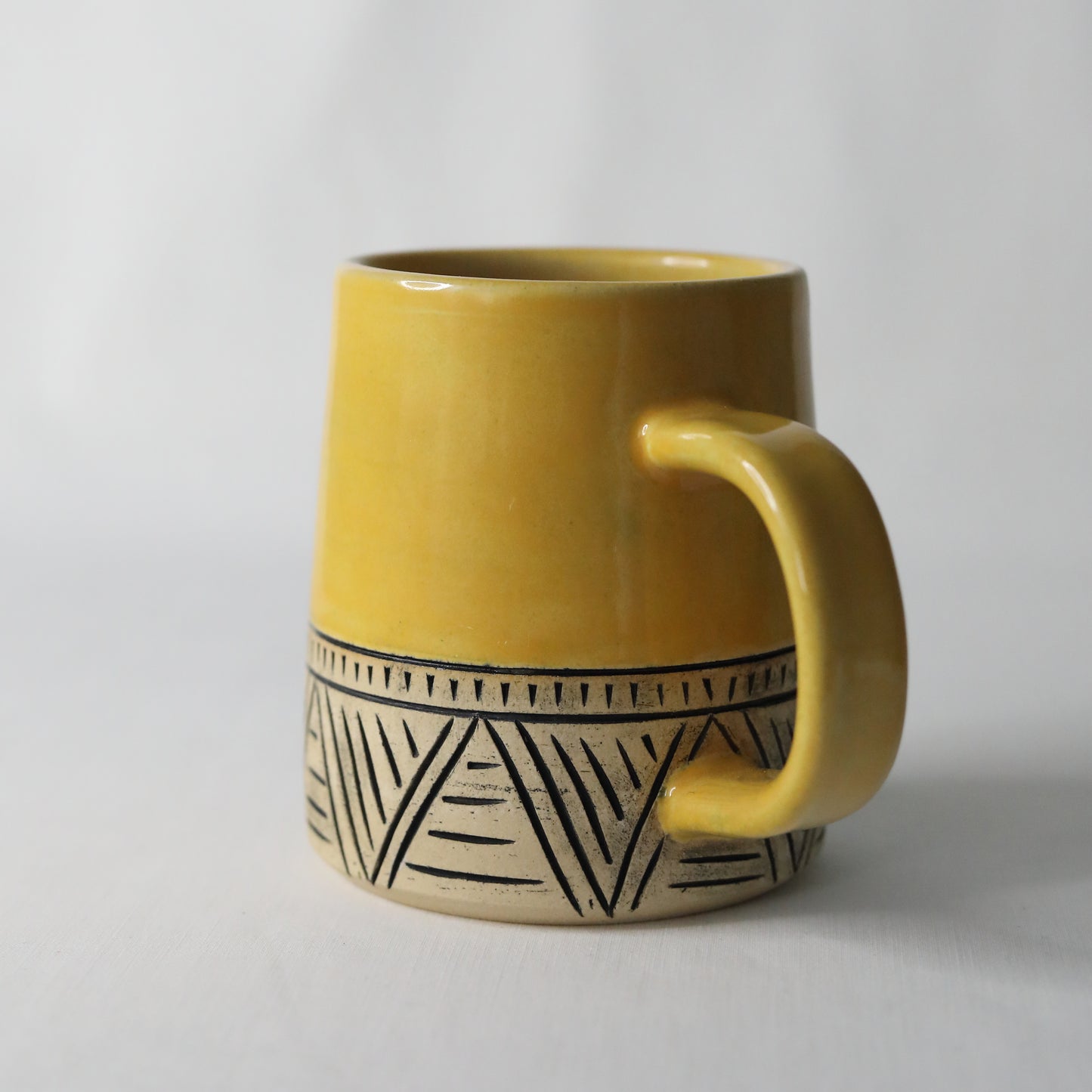 Sample Egg Yolk Classic Carved Pint Mug