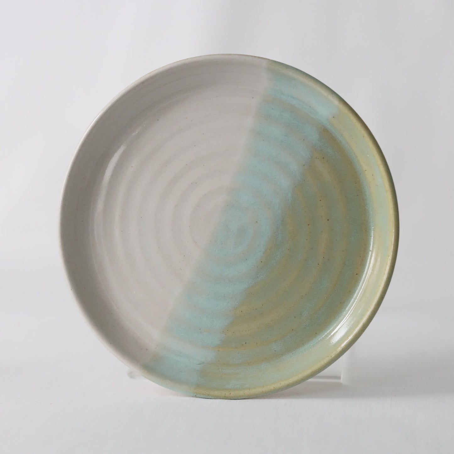 Sample Borealis Snow Classic Cake Plate
