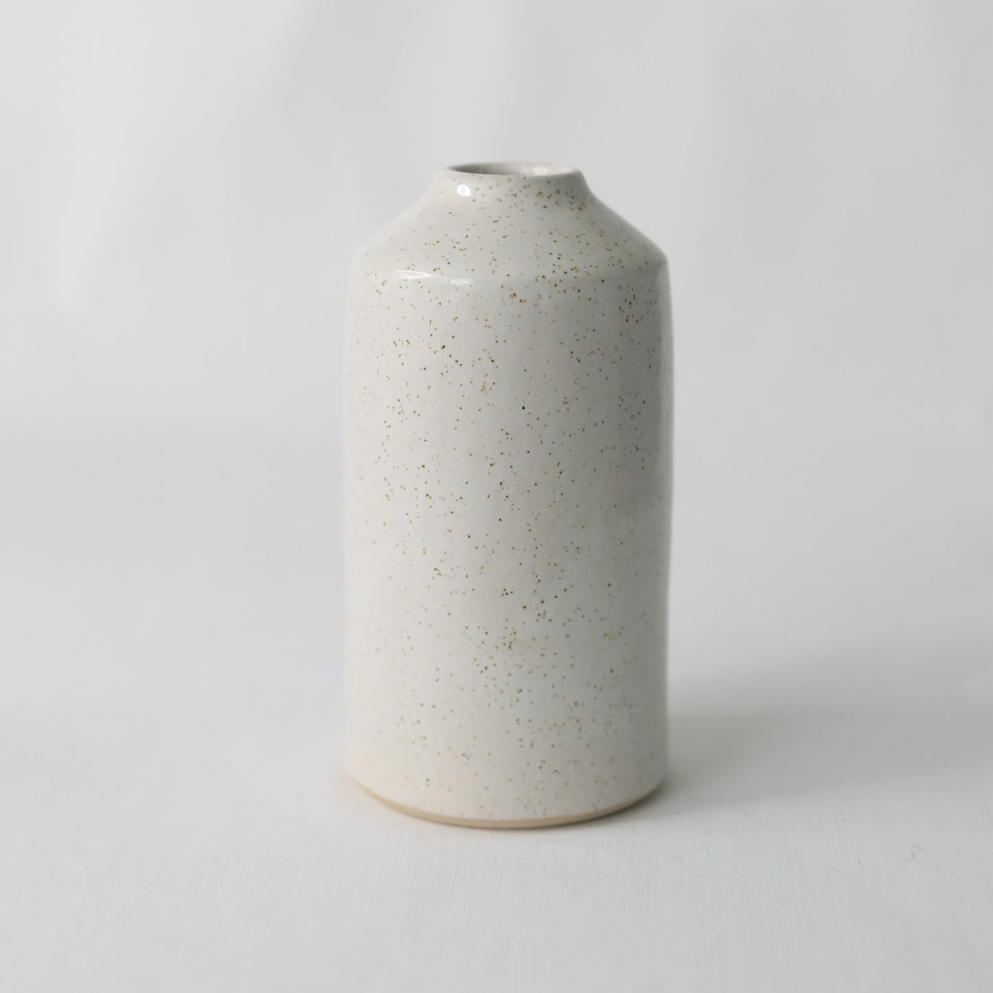Sample Pepper White Classic Bud Vase
