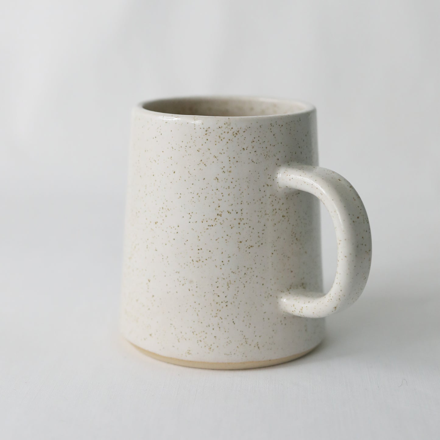 Pepper White Classic Pint Mug