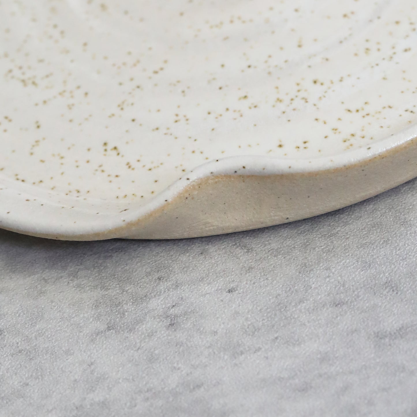 Pepper White Classic Spoon Rest